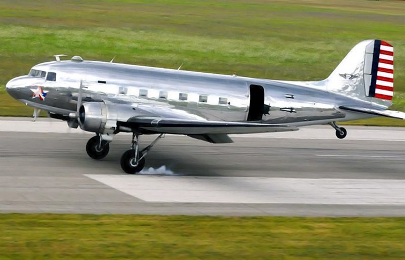 Poliruotas „Douglas C-47 Skytrain“