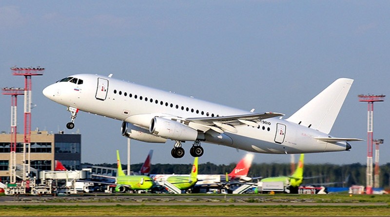 Baltos spalvos lėktuvai